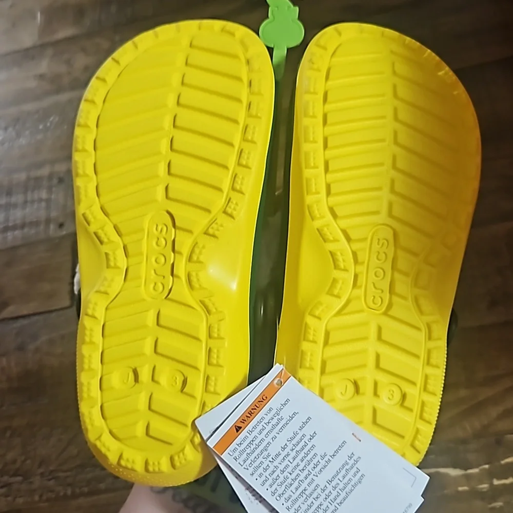 ELF LIMITED EDITION CROCS: GREEN/YELLOW: UNISEX: NEW WITH TAGS: SIZE 3